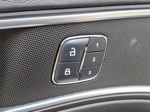 Used 2018 Ford Explorer Platinum image 7