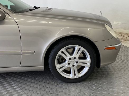 Used 2005 Mercedes-Benz E 500 4MATIC Sedan image 10