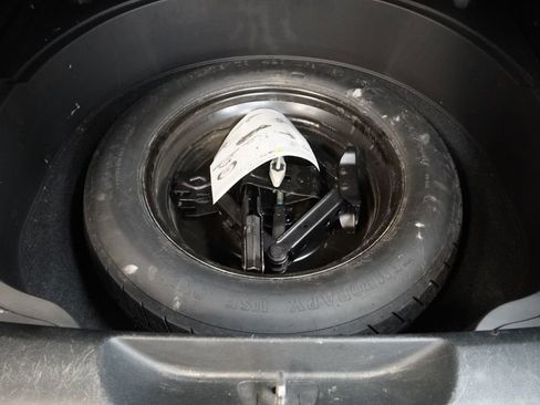 Used 2018 Jeep Cherokee Latitude w/ Altitude Package image 10