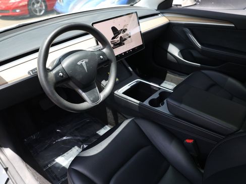 Used 2023 Tesla Model 3 Standard Range RWD image 6