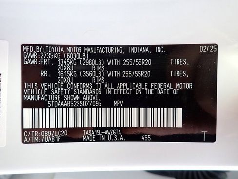 Used 2025 Toyota Grand Highlander Limited image 23