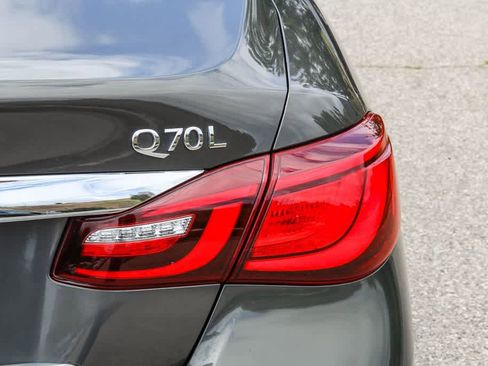 Used 2015 INFINITI Q70 L 3.7 w/ Deluxe Touring Package RWD image 11