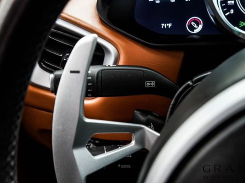 Used 2021 Aston Martin V8 Vantage Roadster RWD image 39