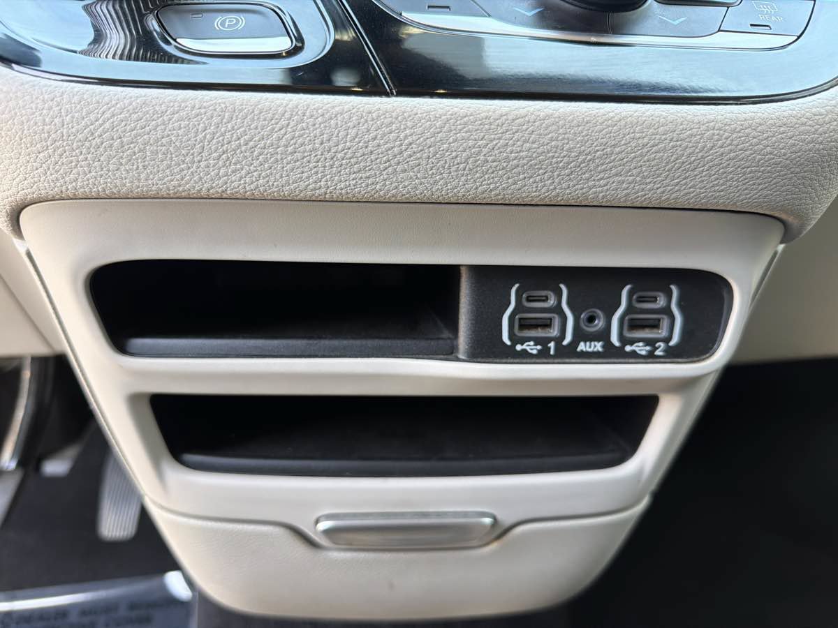Used 2023 Chrysler Pacifica Touring-L FWD image 26