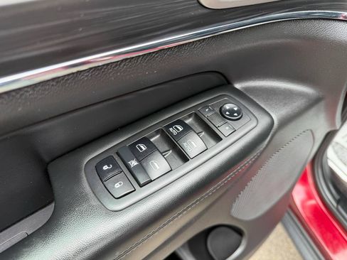 Used 2019 Jeep Grand Cherokee Limited AWD/4WD image 14