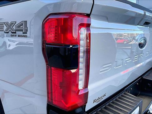 Used 2025 Ford F250 Lariat w/ Black Appearance Package image 24