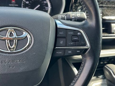 Used 2021 Toyota Highlander XLE image 23