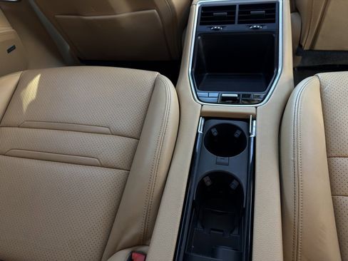 Used 2018 Porsche Panamera w/ Premium Package image 43