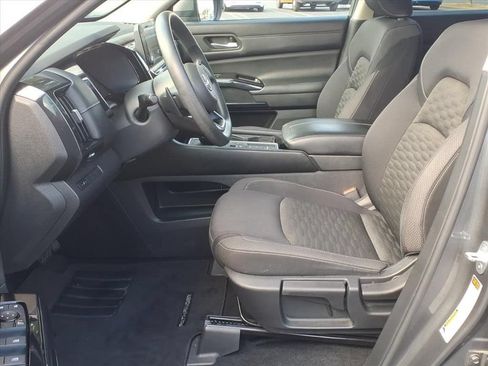 Used 2022 Nissan Pathfinder S FWD image 18