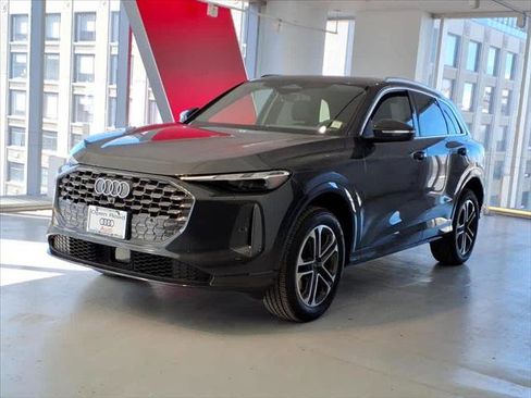 Certified 2025 Audi Q5 Premium w/ Convenience Package image 1