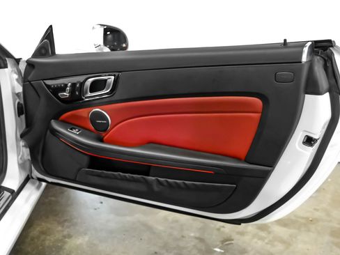 Used 2017 Mercedes-Benz SLC 300 image 33