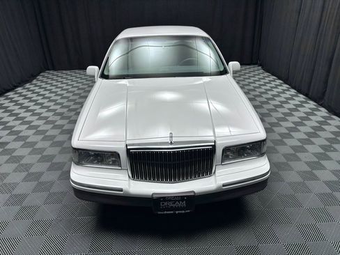 Used 1997 Lincoln Town Car Signature image 9