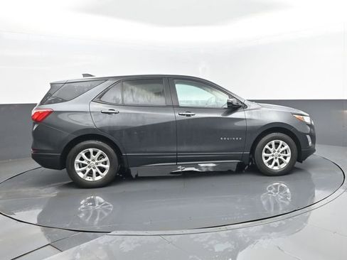 Used 2021 Chevrolet Equinox LS w/ LS Convenience Package FWD image 4