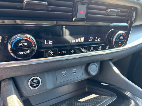 Used 2021 Nissan Rogue SV w/ Premium Package AWD/4WD image 32