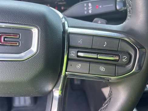 Used 2025 GMC Acadia Elevation w/ Elevation Premium Package FWD image 15