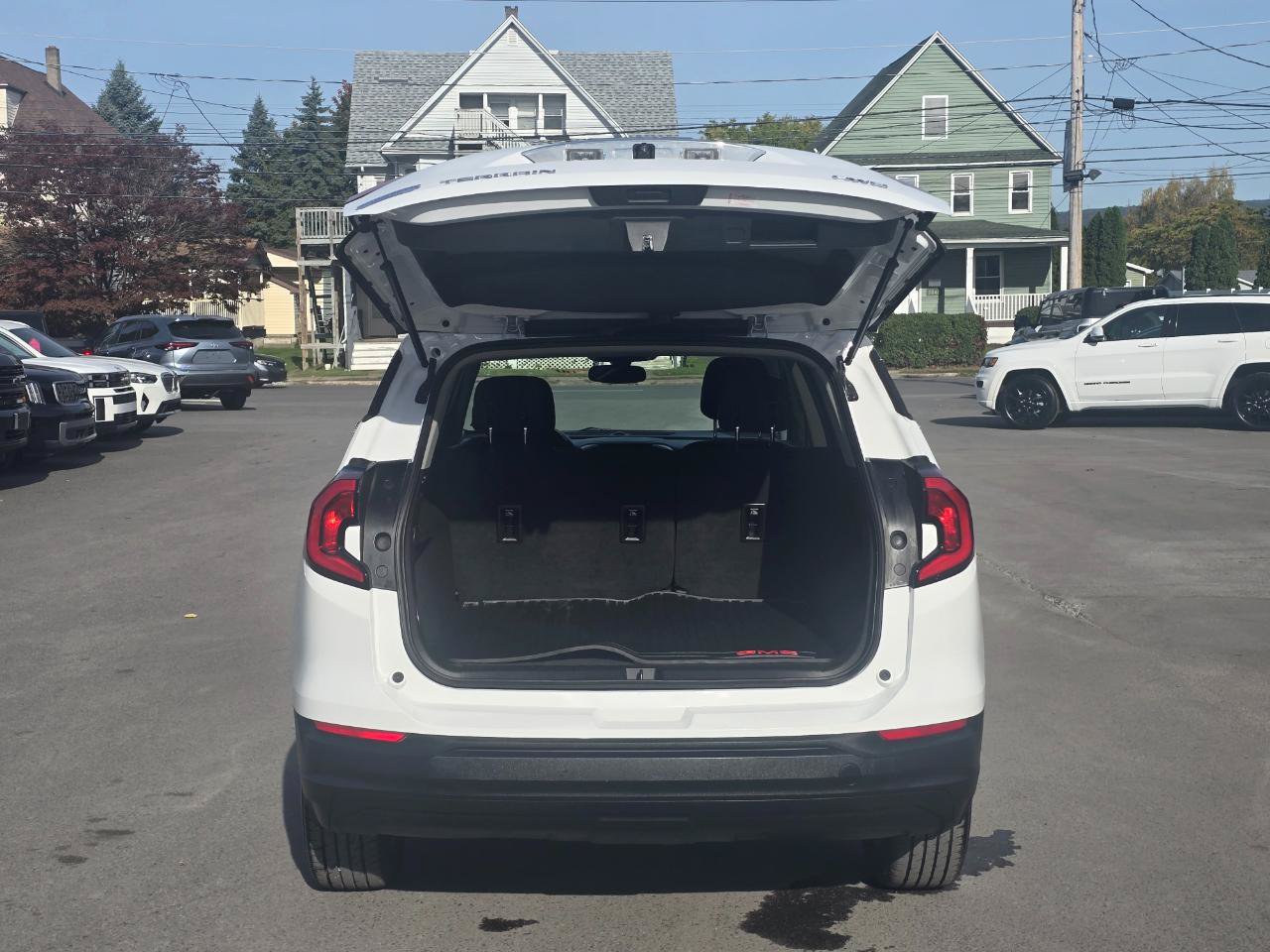 Used 2019 GMC Terrain SLE w/ Driver Convenience Package AWD/4WD image 17