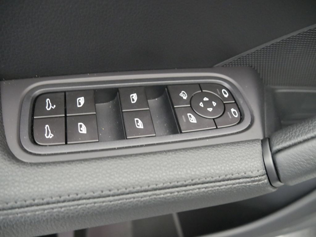 Certified 2026 Porsche Cayenne AWD/4WD image 19