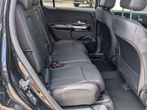 Used 2025 Mercedes-Benz GLB 250 image 23