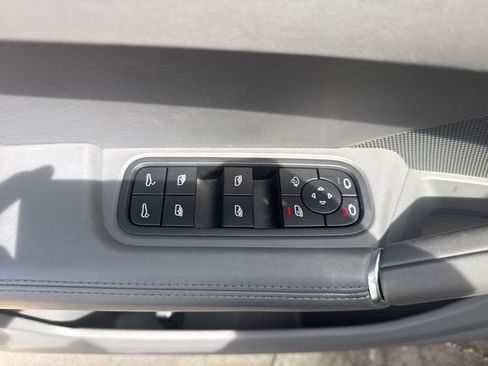 Used 2023 Porsche Cayenne Platinum Edition image 15