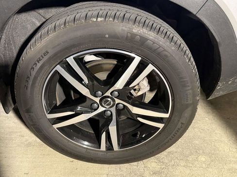 Used 2023 Volvo XC40 B5 Plus w/ Driver Assist Package AWD/4WD image 5