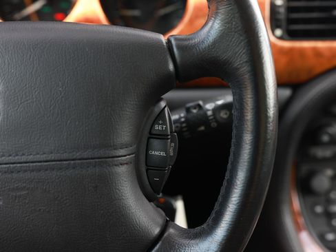 Used 2002 Jaguar XJ8 image 28