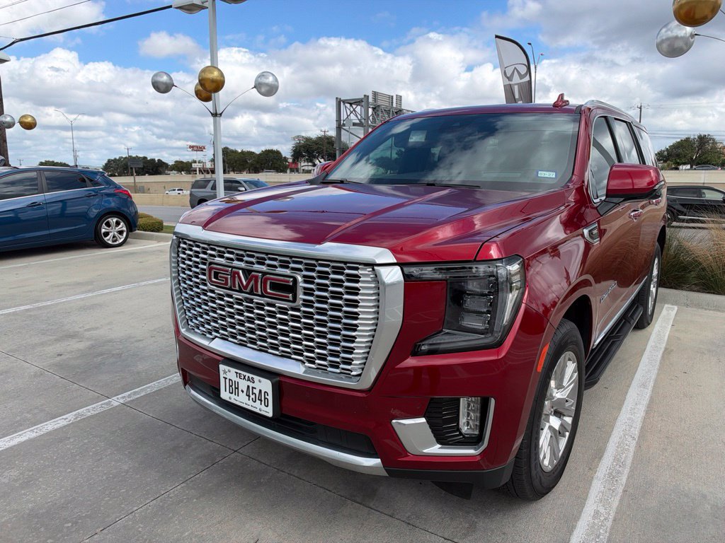 Used 2023 GMC Yukon Denali AWD/4WD image 3