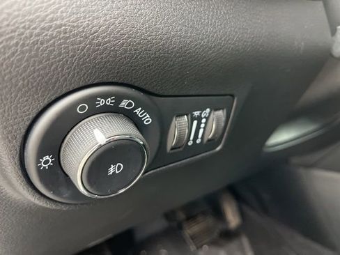 Used 2022 Jeep Compass Latitude image 12