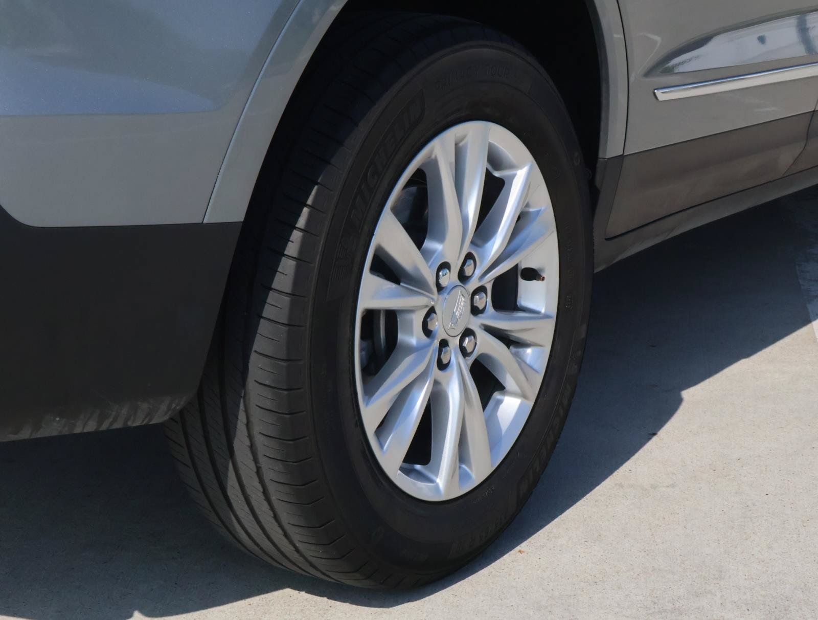 Used 2024 Cadillac XT5 Luxury w/ LPO, Floor Liner Package FWD image 12
