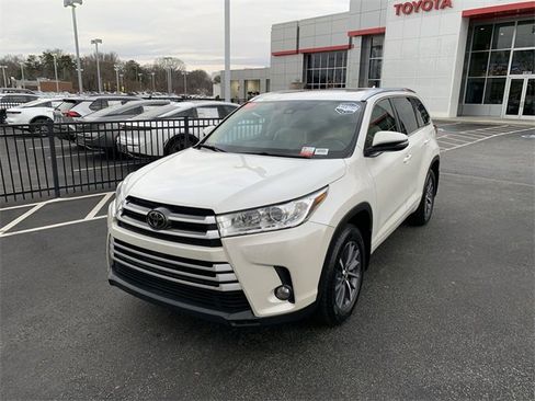 Used 2017 Toyota Highlander XLE image 1