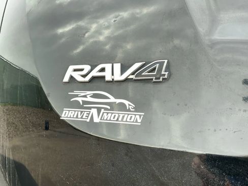 Used 2015 Toyota RAV4 LE image 18