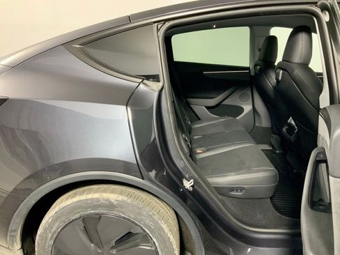 Used 2026 Tesla Model Y Long Range image 30
