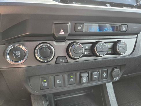 Certified 2022 Toyota Tacoma TRD Off-Road w/ TRD Premium Off Road Package AWD/4WD image 34
