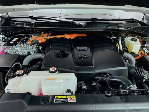 Used 2025 Toyota Sequoia Platinum image 32