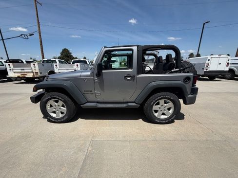 Used 2018 Jeep Wrangler Sport AWD/4WD image 5