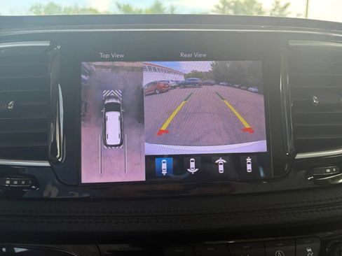 Used 2019 Chrysler Pacifica Limited w/ Tire & Wheel Group FWD image 35