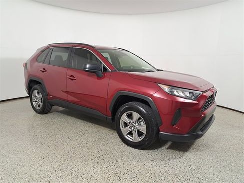 Used 2022 Toyota RAV4 LE image 4