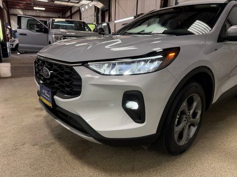 Certified 2025 Ford Escape ST-Line Select AWD/4WD image 33