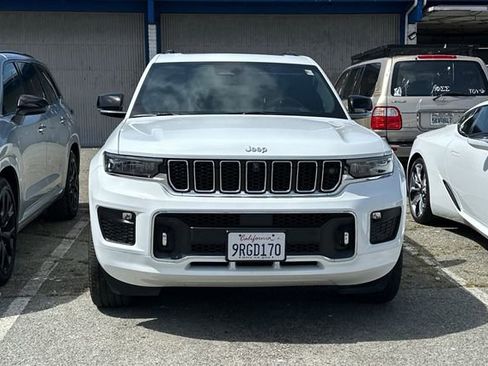 Used 2024 Jeep Grand Cherokee L Overland w/ Advanced Protech Group III AWD/4WD image 3