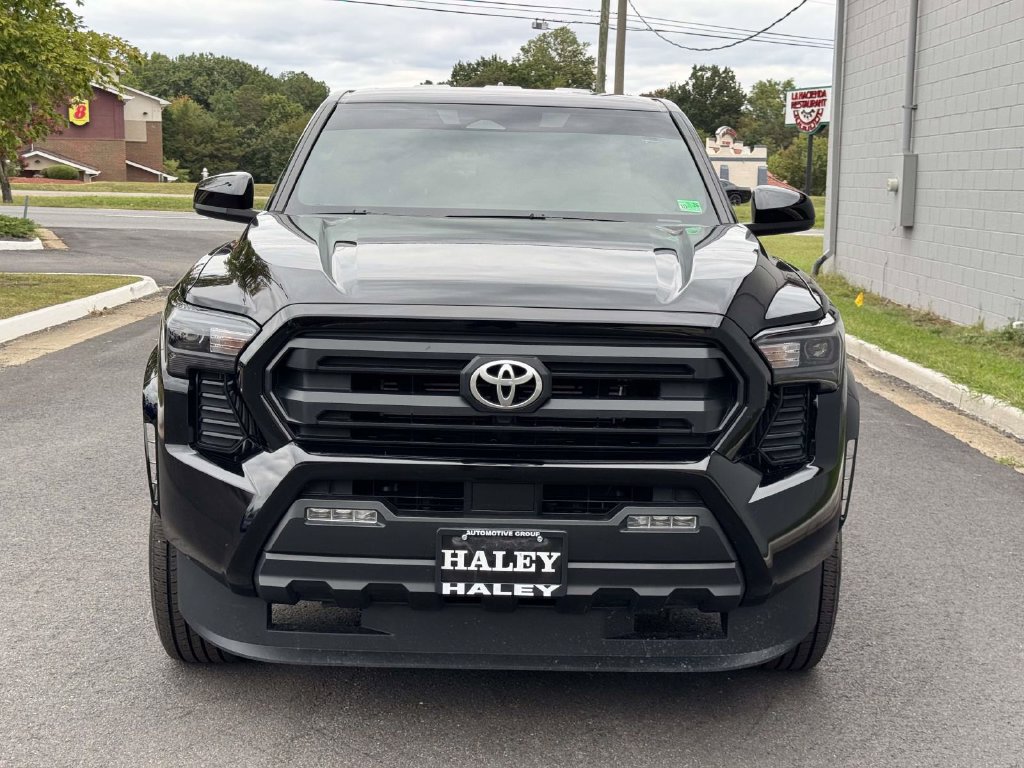 Used 2025 Toyota Tacoma SR5 AWD/4WD image 26