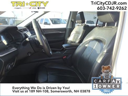 Used 2023 Jeep Grand Cherokee Limited w/ Luxury Tech Group II image 17