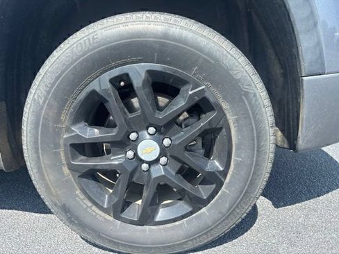 Used 2021 Chevrolet Traverse LS FWD image 10