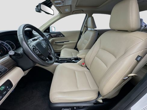 Used 2017 Honda Accord Touring image 13
