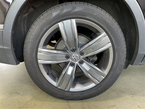 Used 2020 Volkswagen Tiguan SE AWD/4WD image 29