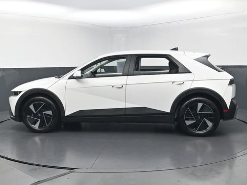 Used 2025 Hyundai Ioniq 5 SE RWD image 8