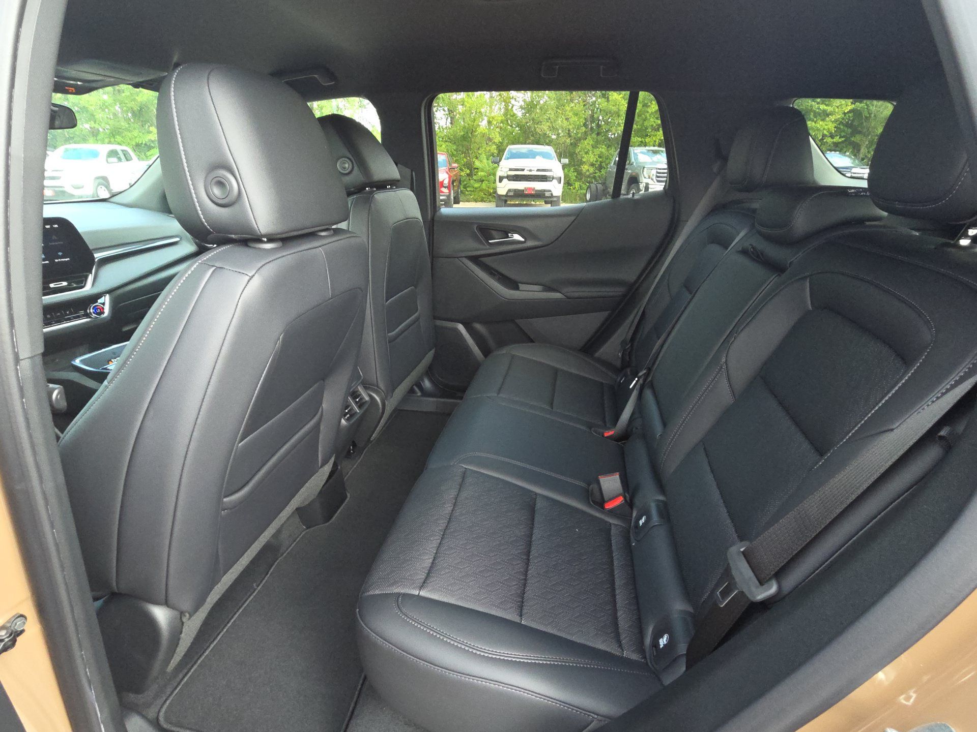 New 2027 Chevrolet Equinox LT w/ Convenience Package II FWD image 28