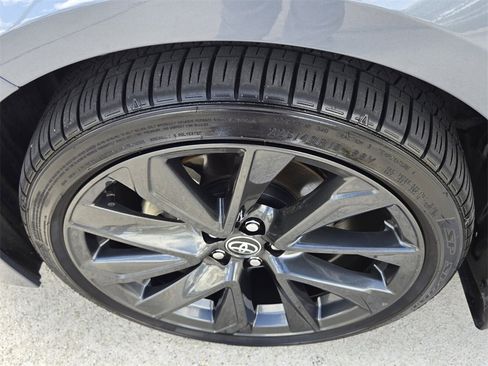 Used 2025 Toyota Corolla SE image 10