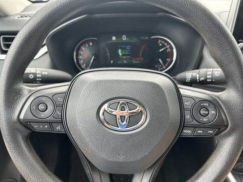 Used 2025 Toyota RAV4 XLE AWD/4WD image 26