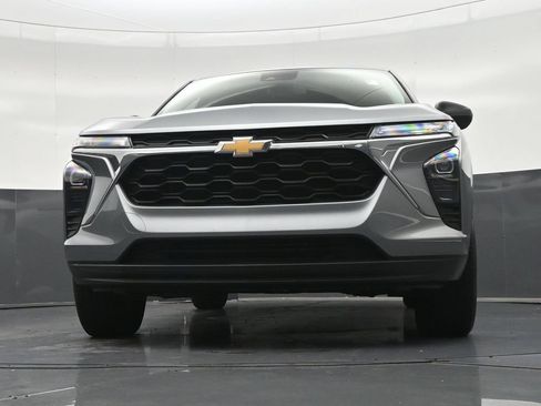 Used 2024 Chevrolet Trax LS w/ Driver Confidence Package FWD image 30