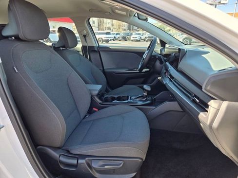 Used 2025 Kia K4 LXS image 29