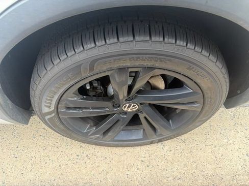 Used 2023 Volkswagen Tiguan SE R-Line FWD image 7